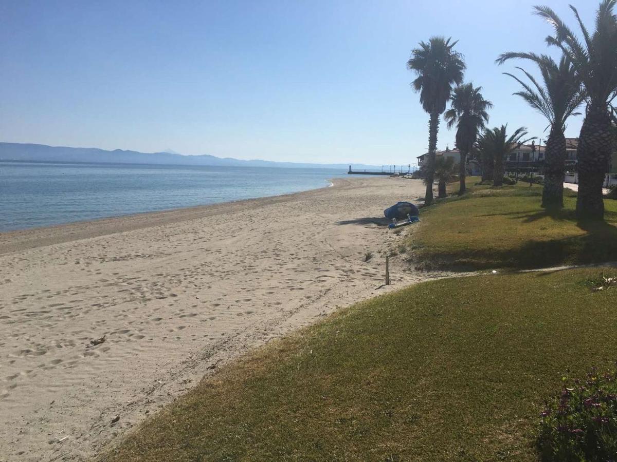 Beach Front Apartment In Pefkochori Esterno foto