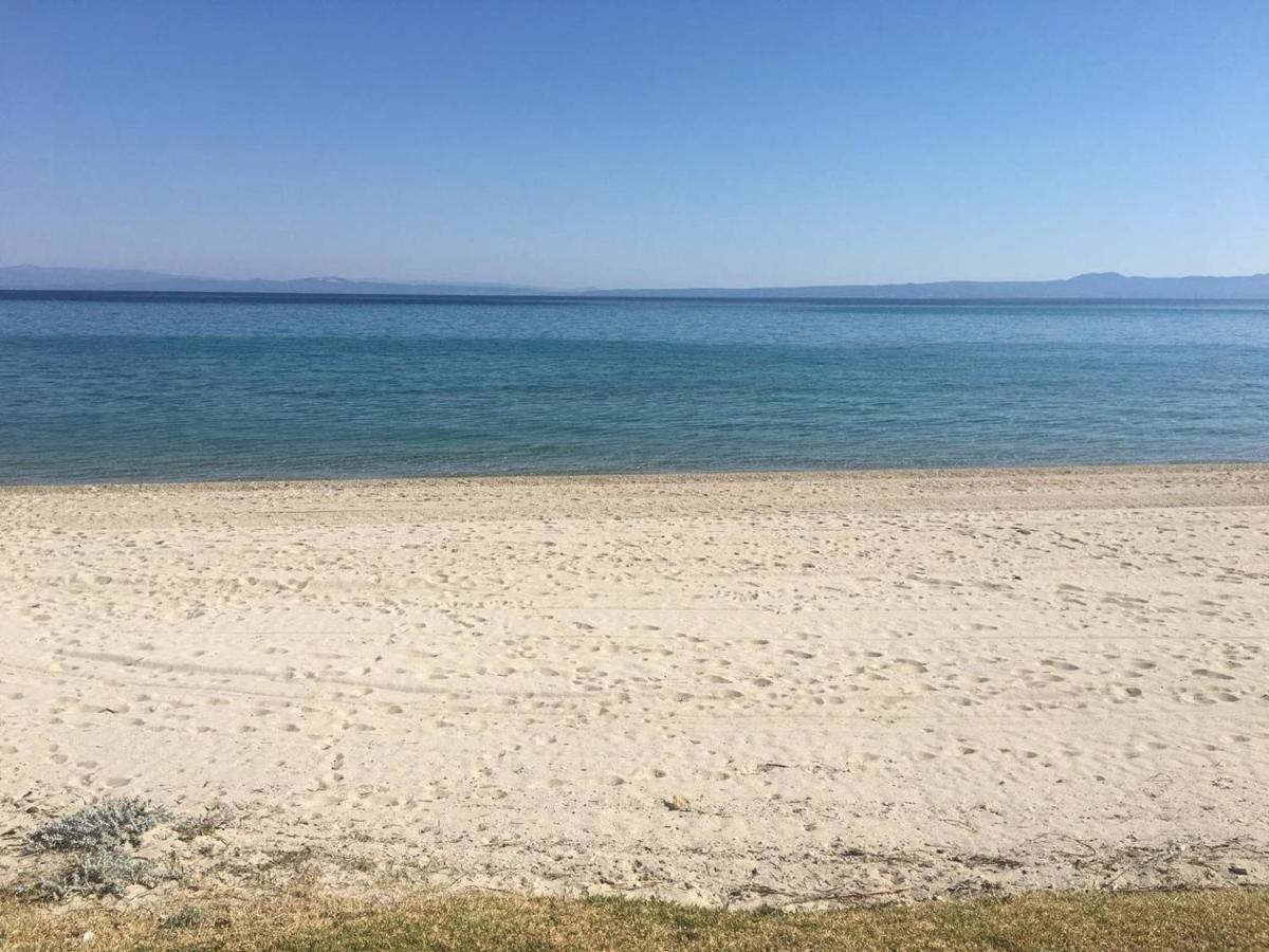 Beach Front Apartment In Pefkochori Esterno foto